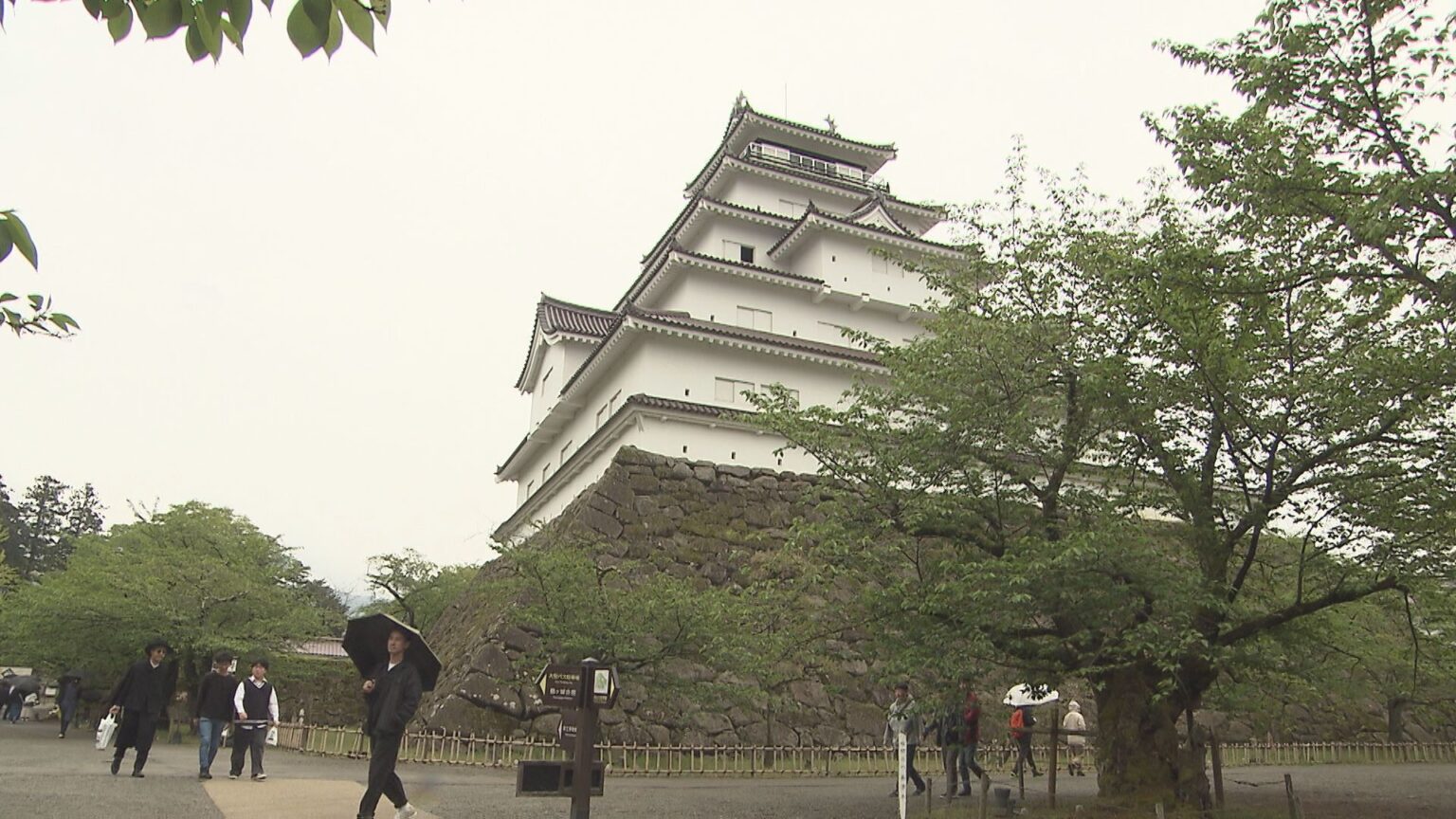 「日帰りできる」インバウンド客も GW最終日 鶴ヶ城にぎわう 福島（TUFテレビユー福島） - Yahoo!ニュース - Yahoo!ニュース