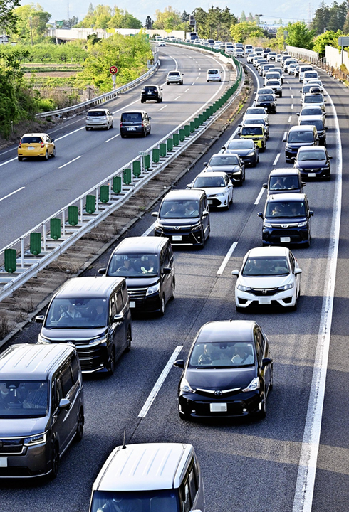 大型連休、Ｕターン本格化 東北道、福島県内で一時７キロ渋滞:福島ニュース - 福島民友新聞社