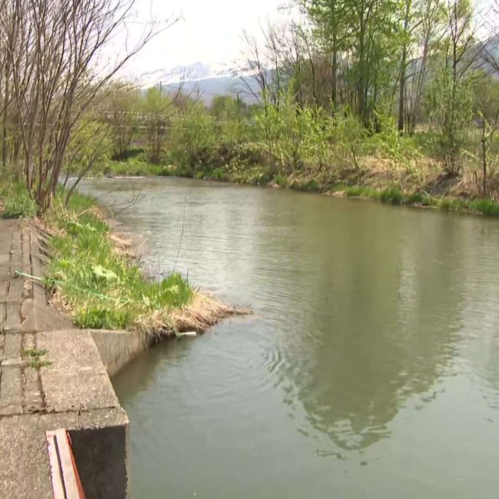 【4歳の男の子が死亡】“流れが速い水路”通り250メートル流されたか…父親と兄と釣りをしていて川に転落したとみられる＿川は雪解け水で増水‐北海道上富良野町（北海道ニュースUHB） - Yahoo!ニュース - Yahoo!ニュース