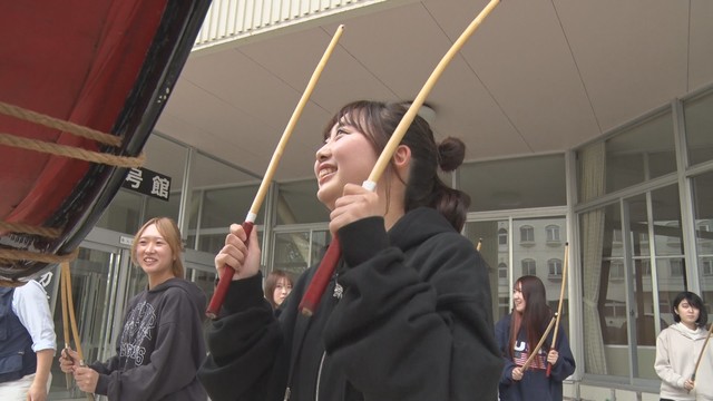 【伝統】日本を代表する火祭り“青森ねぶた祭”を体験！本番に向けて学生が囃子の練習開始 青森県青森市（青森放送） - Yahoo!ニュース - Yahoo!ニュース