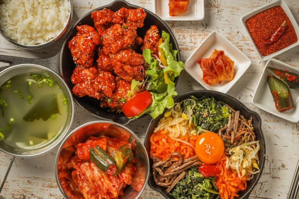 「韓国料理」人気ランキング 3位「ビビンバ」2位「ヤンニョムチキン」…1位は“バリエーションが豊富”な食べもの | オトナンサー