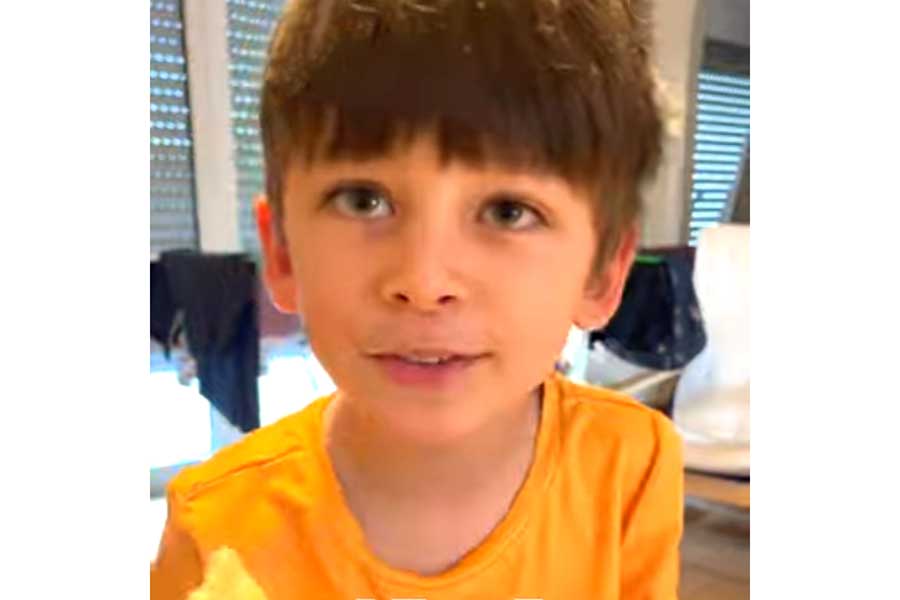 ドイツで日本の食べ物を楽しんだノアくん（画像はスクリーンショット）