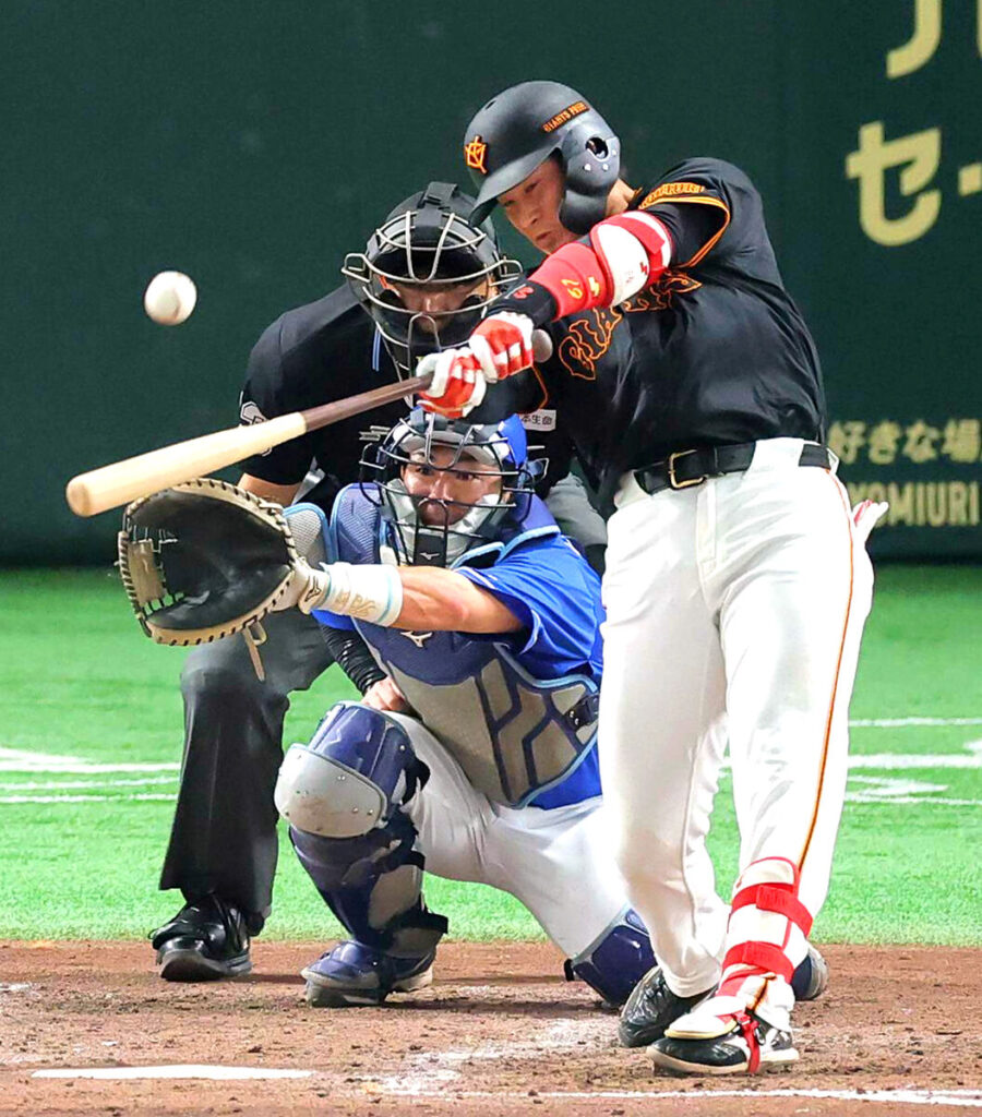 ４回１死、増田陸が左中間に先制のソロ本塁打を放つ（カメラ・山崎　賢人）