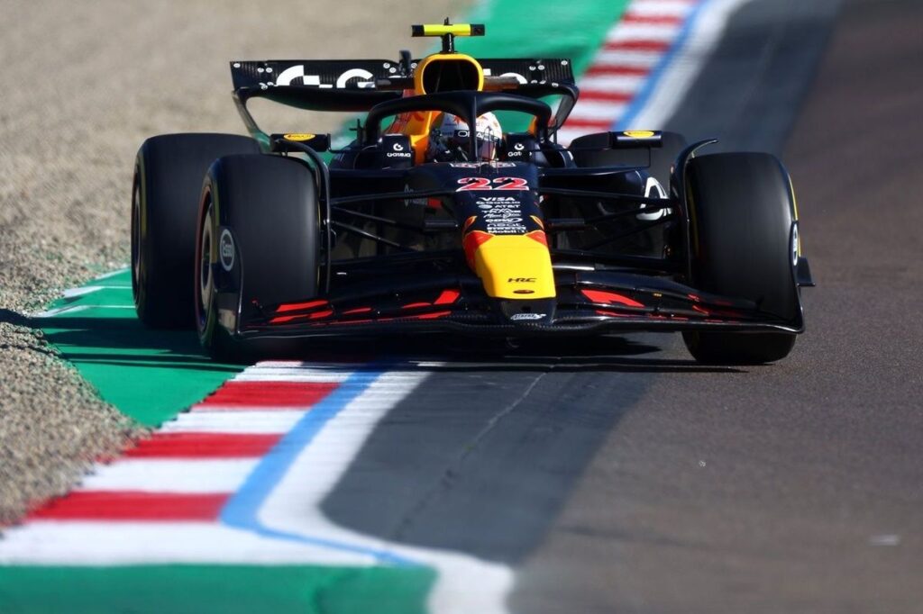 F1エミリア・ロマーニャGP FP2速報｜マクラーレン、またも1-2の圧倒的速さ。角田裕毅は8番手でフェルスタッペンと0.1秒差（motorsport.com 日本版） - Yahoo!ニュース