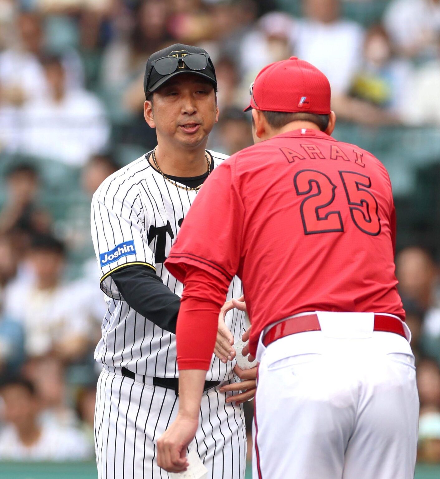 なぜ阪神・藤川監督と広島・新井監督の“バトル”は遺恨の様相を呈したのか 評論家の視点（デイリースポーツ） - Yahoo!ニュース