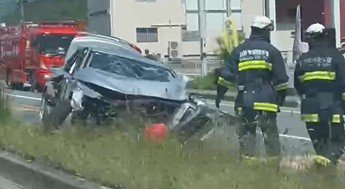 【現場写真】中央分離帯に乗り上げ止まった車も… 国道で複数台絡む事故 酒気帯び運転の疑いで逮捕者も（山形）（テレビユー山形） - Yahoo!ニュース - Yahoo!ニュース
