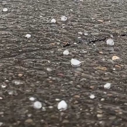 【映像】北海道旭川市で突然の"ひょう"や"あられ"…上空に強い寒気が流れ込んだ影響で大気の状態が不安定に（北海道ニュースUHB） - Yahoo!ニュース - Yahoo!ニュース