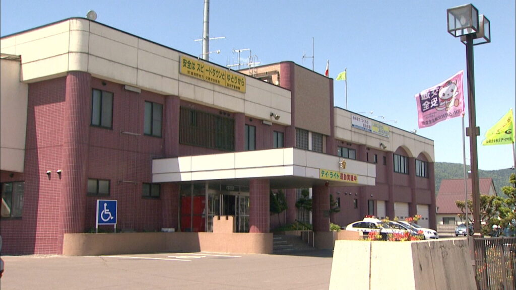 【1人で戻って何が】山道で80代女性が車のドアと地面の間に首挟まれ死亡…家族らと“山菜採り”中に「車を取りに行く」と離れ戻らず＿目立った外傷なし『経緯』捜査へ〈北海道南富良野町 - Yahoo!ニュース