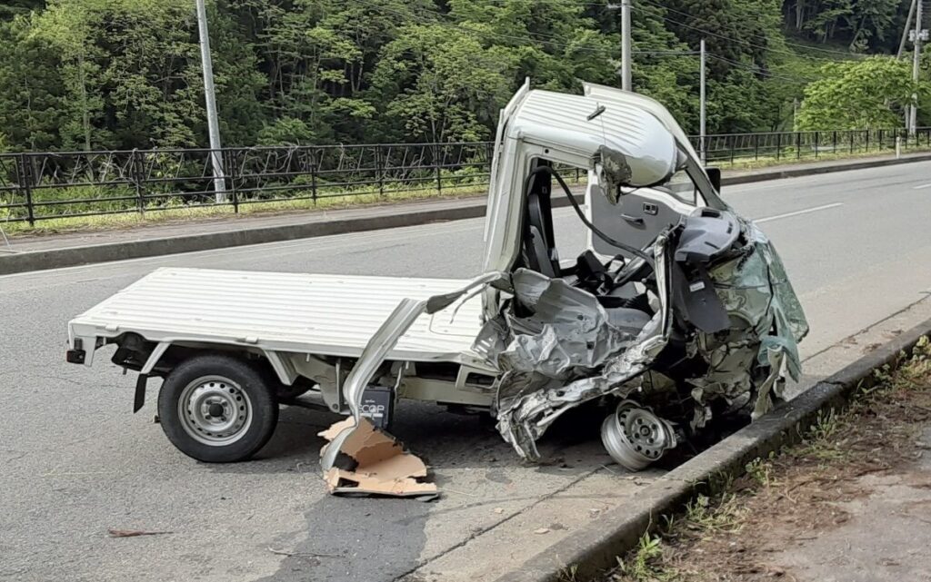 南陽市の事故で意識不明だった男性（18）が死亡 運転席が大きくつぶれ…事故の衝撃のすさまじさを物語る（山形）（テレビユー山形） - Yahoo!ニュース - Yahoo!ニュース