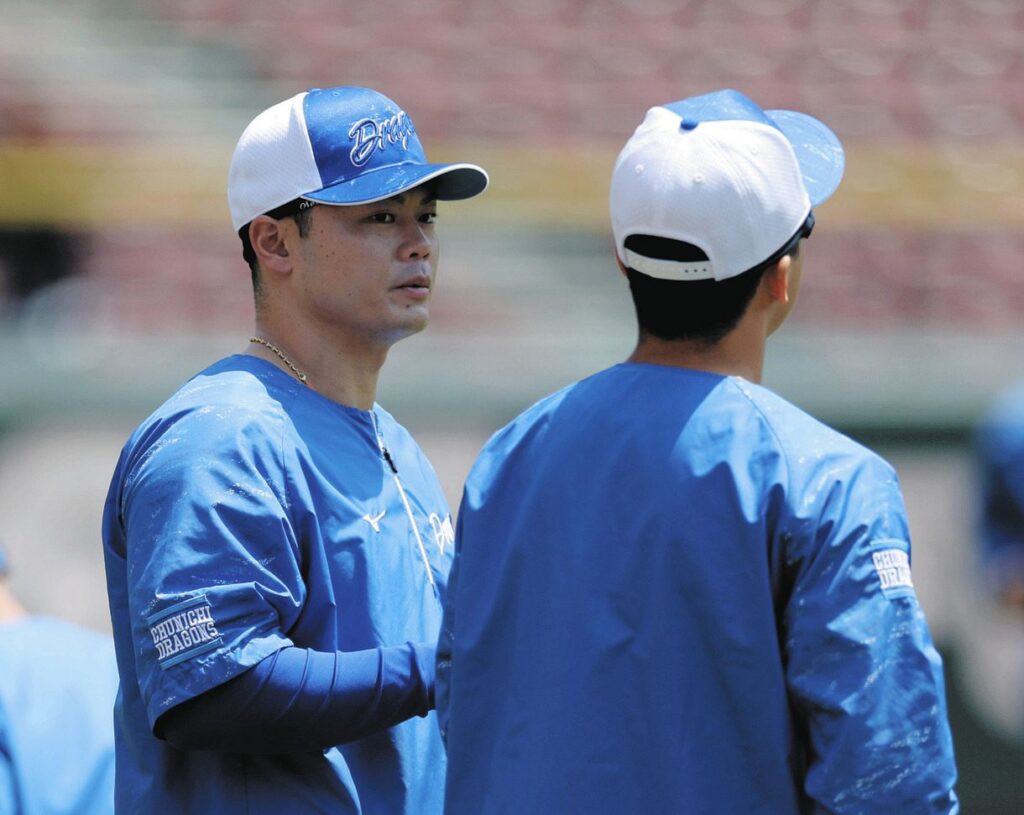 中日・細川成也、マツダスタジアムに姿を見せる 患部にテーピングなし 前夜、広島・中崎から右手に死球受け交代 - 中日新聞Web