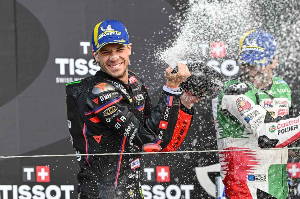 【2025 MotoGP 第7戦イギリスGP】ベッツェッキがアプリリア移籍後初優勝！ クアルタラロはトラブルに泣く (1/2)