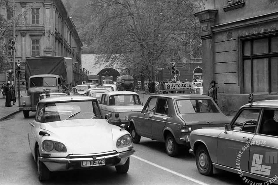 1978年のリュブリャナ城の下の交通トンネル、写真nace bizilj