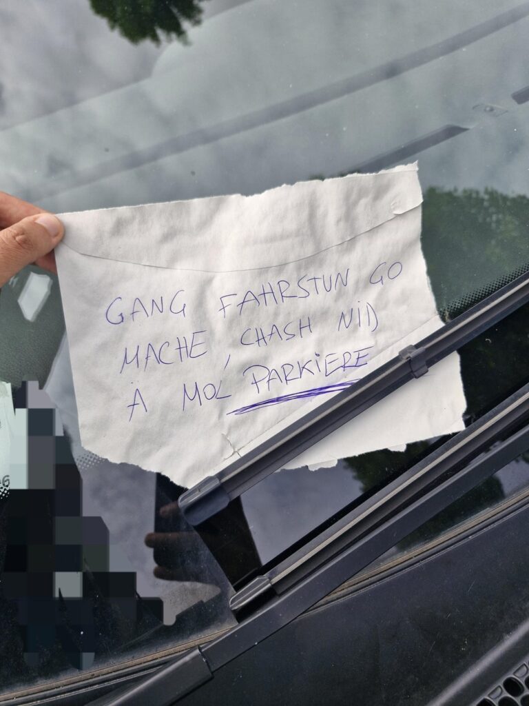 私は馬鹿ですか、それとも駐車場でこの人の問題は何ですか？