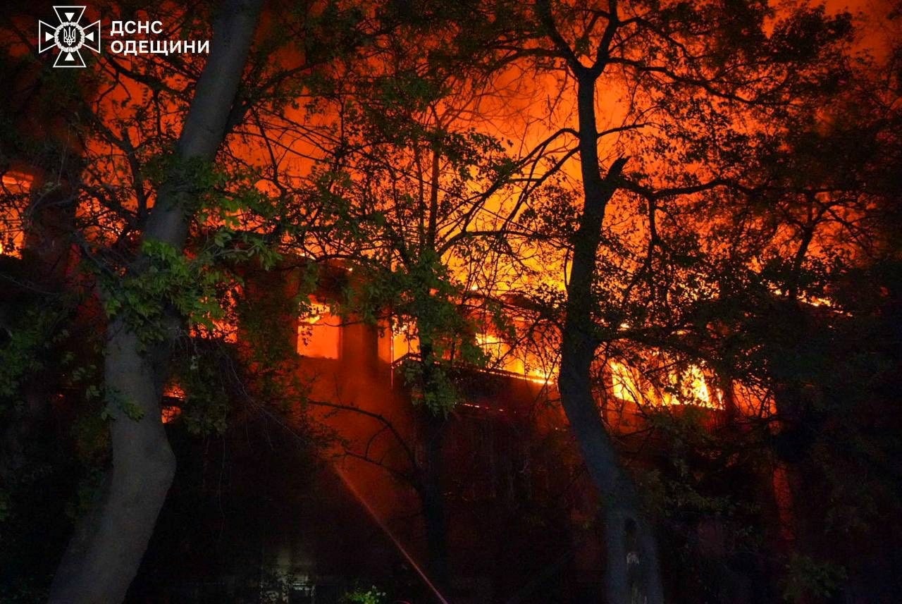 ウクライナ南部オデーサに無人機攻撃、2人死亡・15人負傷　火災発生