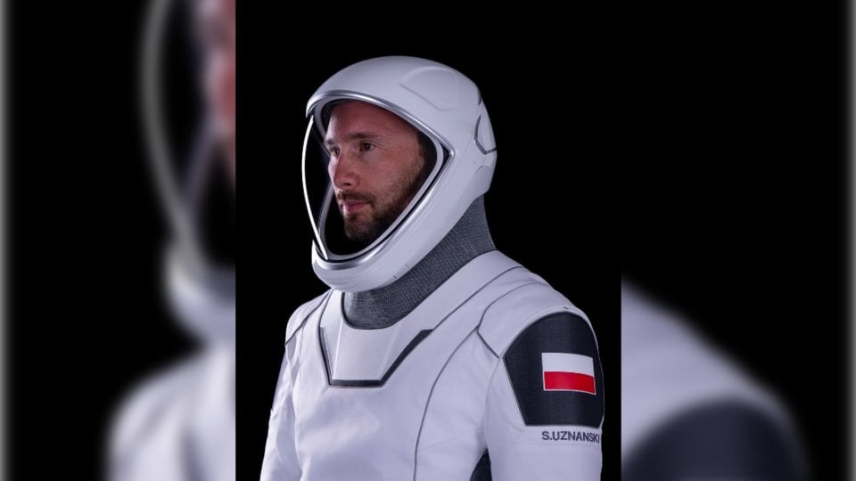 ポーランドの宇宙飛行士は、今後のミッションのための新しい訴訟を明らかにしています