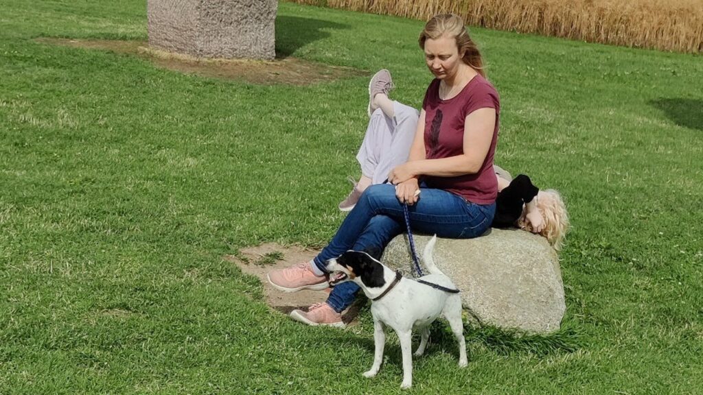 彼女の犬が鶏を攻撃したとき、市民権の夢はオフになりました