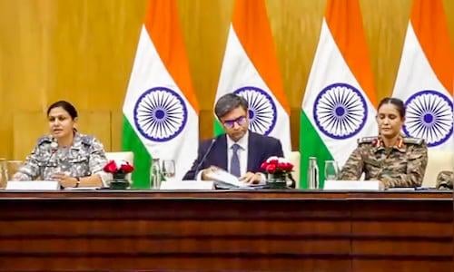 インドは、ストライキを阻止するためにシールドとして民間のフライトを使用してパキスタンを叩きます