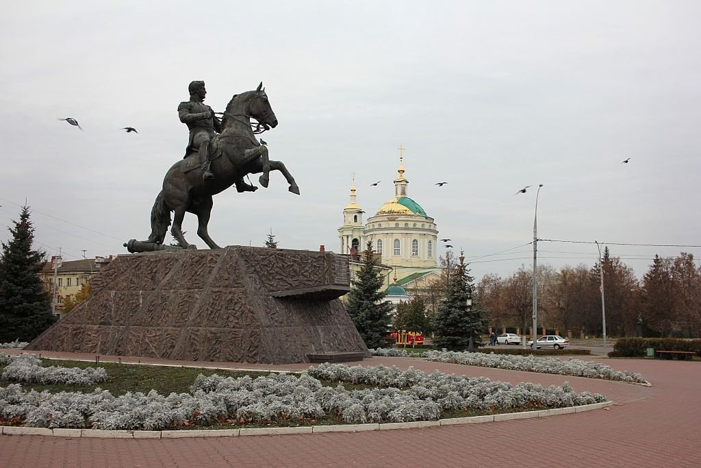 大規模なドローン攻撃がロシアにヒットし、伝えられるところによると半導体プラントが標的とされています