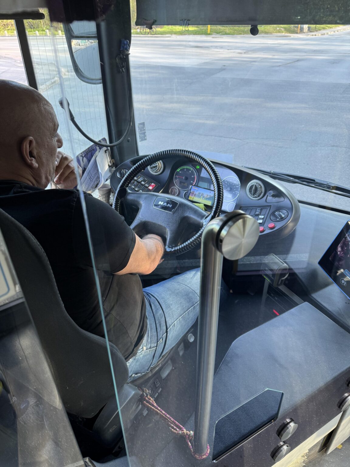 責任あるバス運転手94