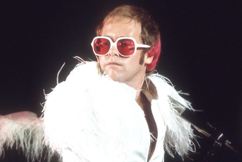 エルトン・ジョンは婚約者を捨てた。