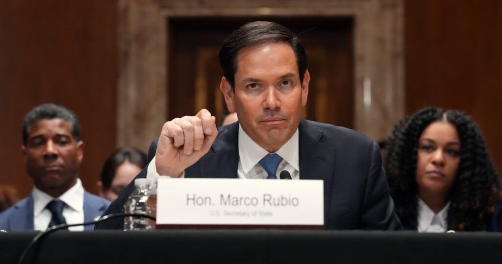 マルコ・ルビオは、驚くべき証言で彼に対する権限を持っている裁判官はいないと言います