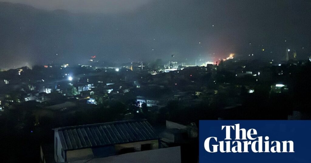パキスタンはインドのミサイルの波が国にヒットした後に報復することを誓う