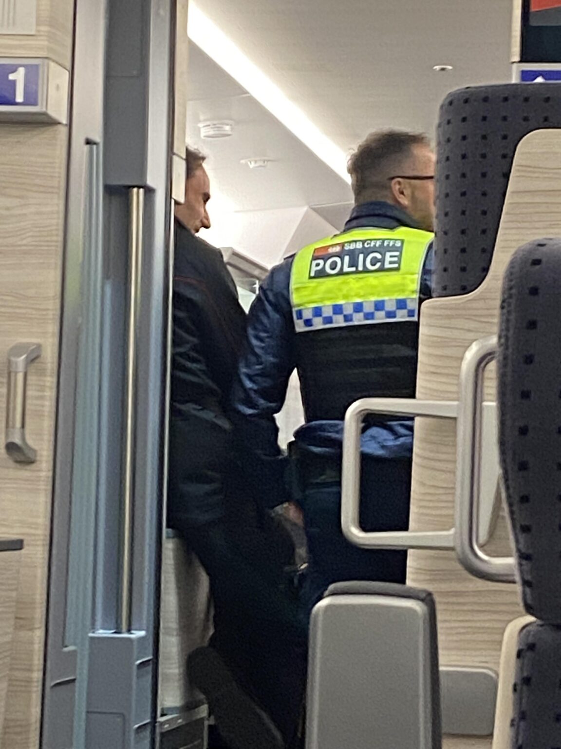 電車にSBB警察が存在することに本当に感謝しています！