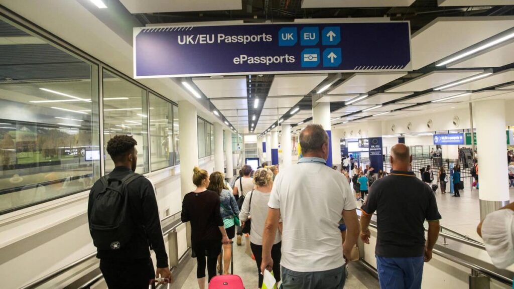 英国「亡命を主張する可能性が最も高い特定の国籍からのビザ申請を制限する」