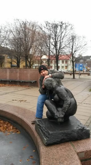 みなさん、こんにちは。父は10年前に「Örnsköldsvik」でこの写真を撮りました。この地域に精通している人は、Googleマップでこの場所を見つけるのを手伝ってくれました。ありがとう