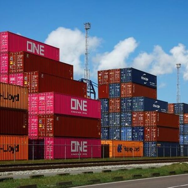 EU、オンライン注文の小物に一律課税 - FashionNetwork 日本