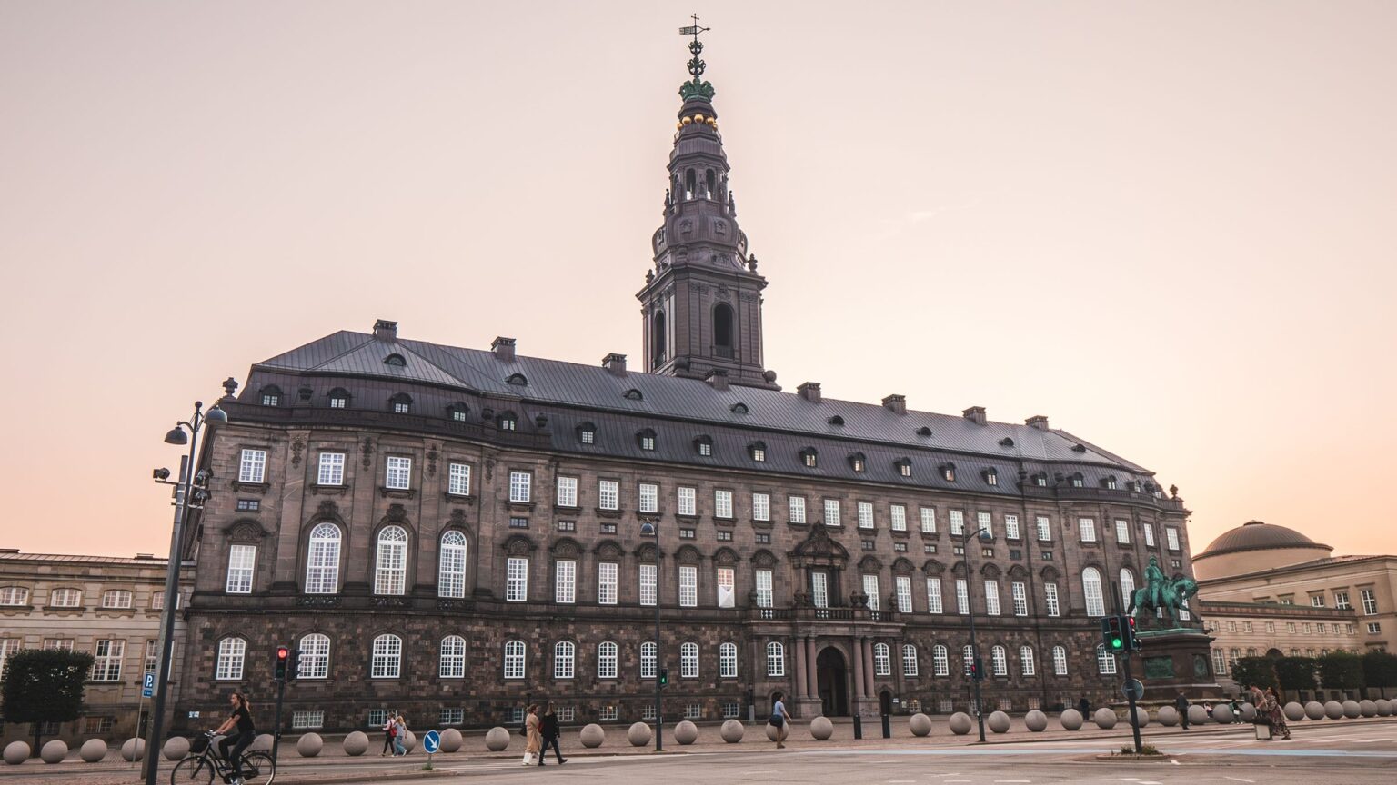 私たちは民主主義を信じていますが、政治家ではありません [Ny rapport om tilliden til demokratiet og politikerne]