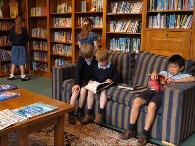 宿題よりも「読書習慣」を重視するイギリスの教育…家でもできる「読む力」を育てるコツとは – with class -講談社公式 宿題よりも「読書習慣」を重視するイギリスの教育…家でもできる「読む力」を育てるコツとは - with class -講談社公式