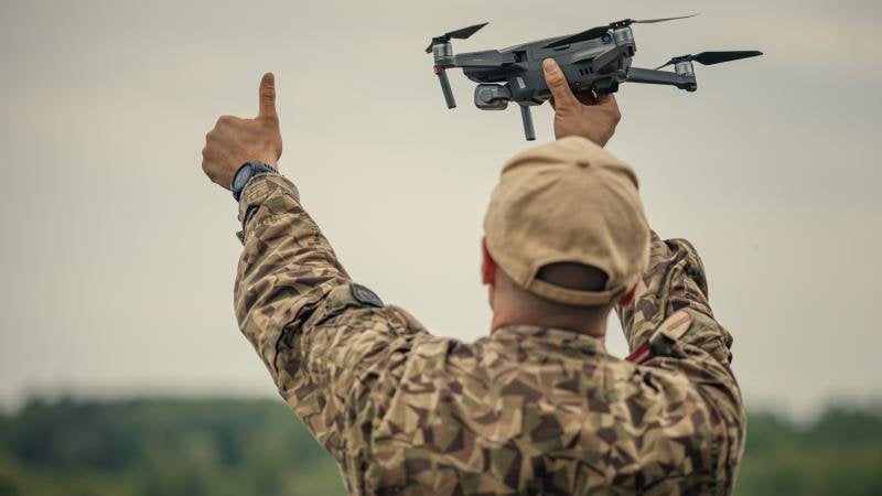 ラトビアで製造されたドローンは、6分ごとに1人のロシア人を殺します