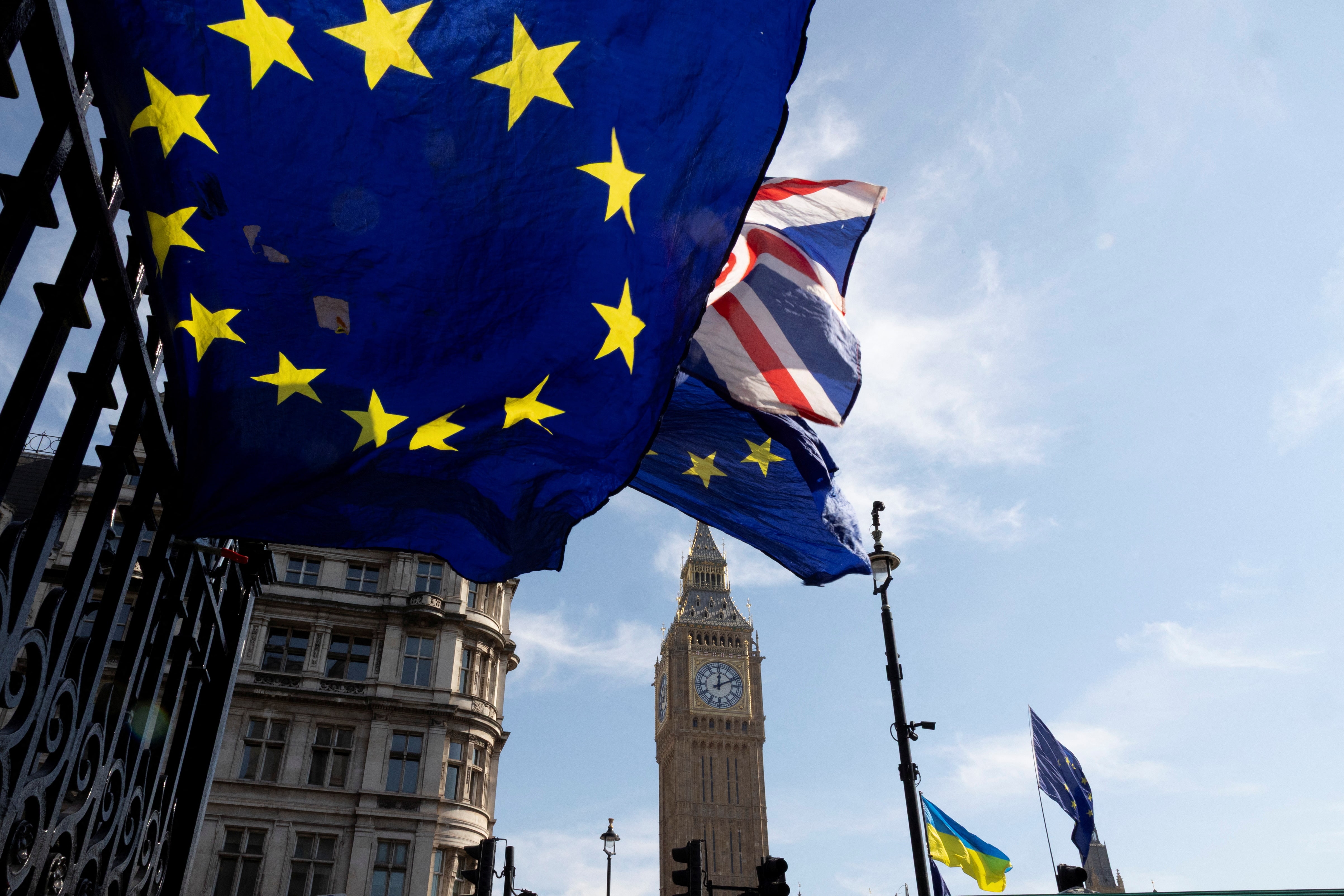 EU・英、防衛や安全保障で暫定合意 首脳会議に先立ち