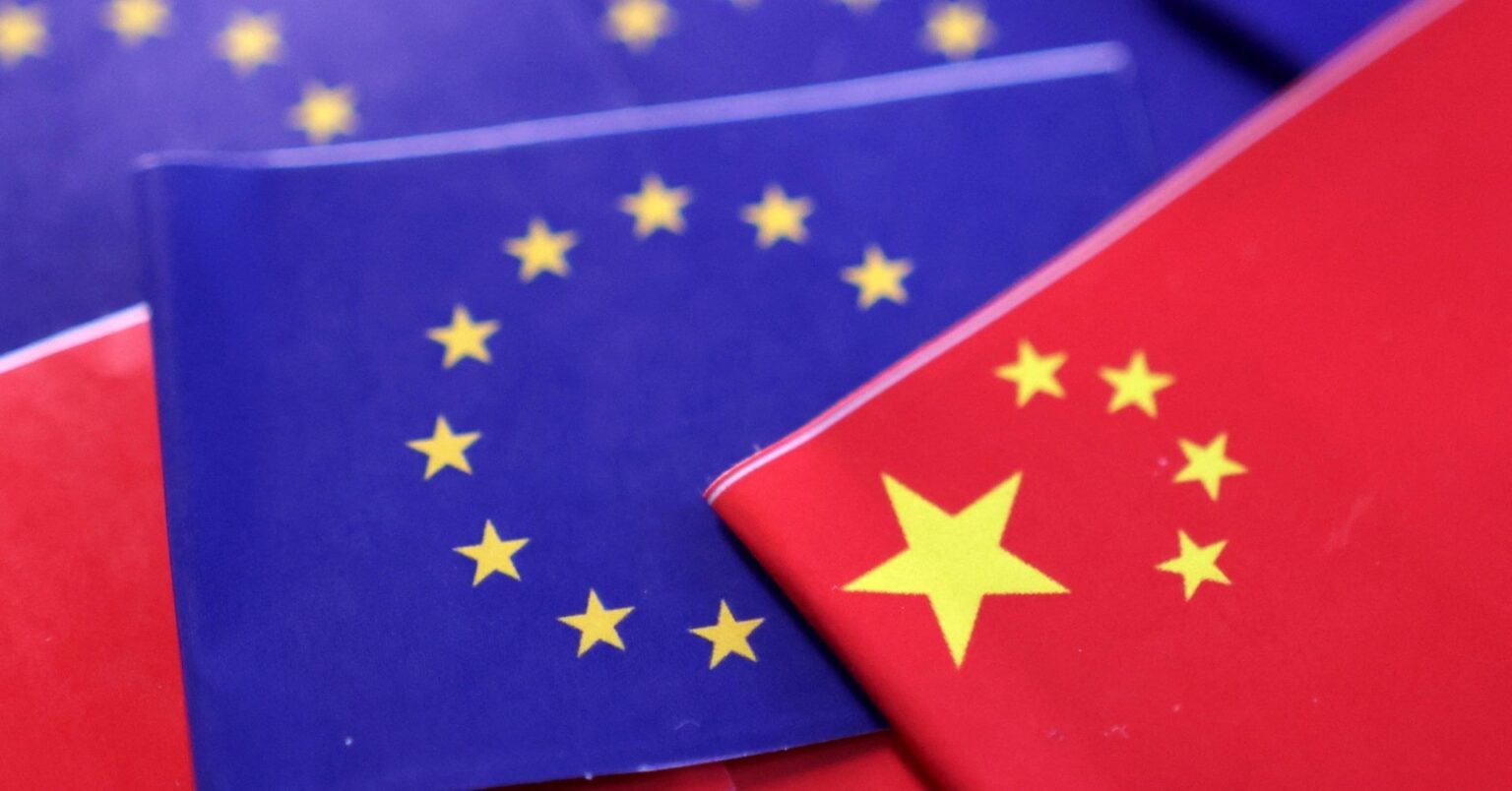 中国は、企業に対するEUのロシア関連の制裁に反対し、「二重基準」を引用している