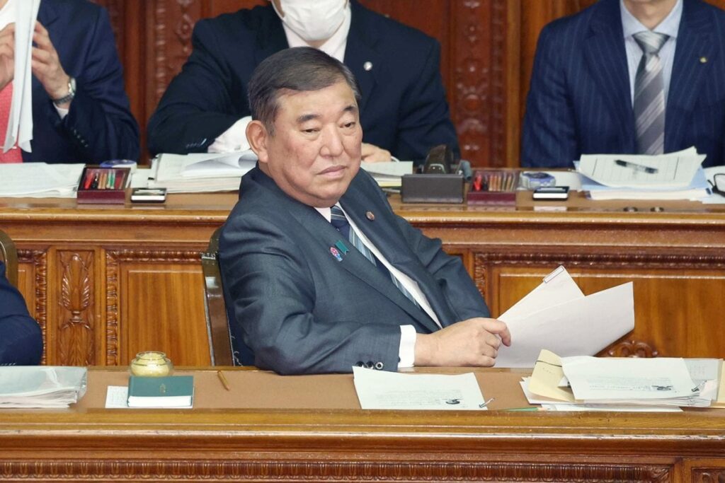 「2336万円もらえるはずが365万円に」政府の年金制度改革法案で「遺族年金」の給付水準が大幅カット 「保険料を減らす」「支給期間を有期にする」など民間保険会社ならありえない変更 | マネーポストWEB