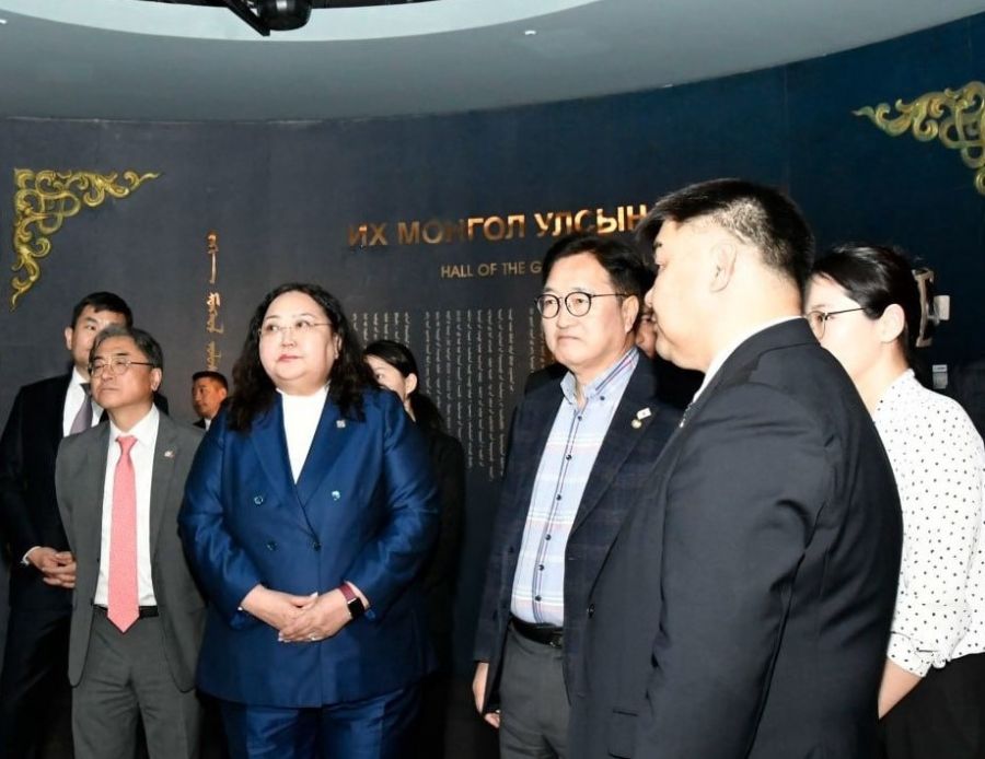 Speaker of the National Assembly of the Republic of Korea Visits the Chinggis Khaan National Museum