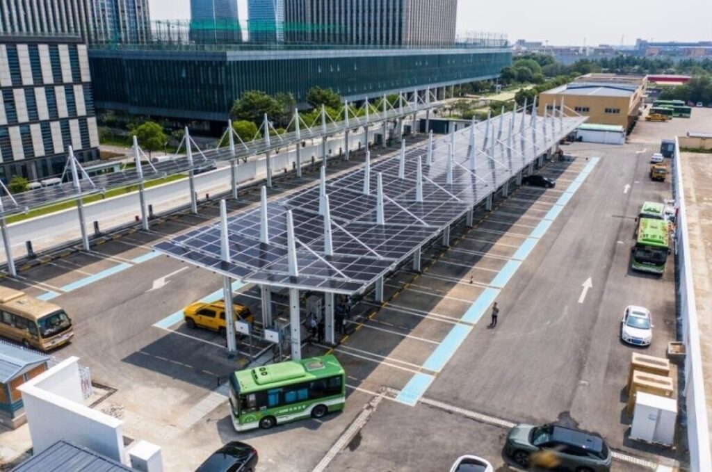 浙江北部で最大規模の一体化路線バス充電スタンドが稼働開始―中国