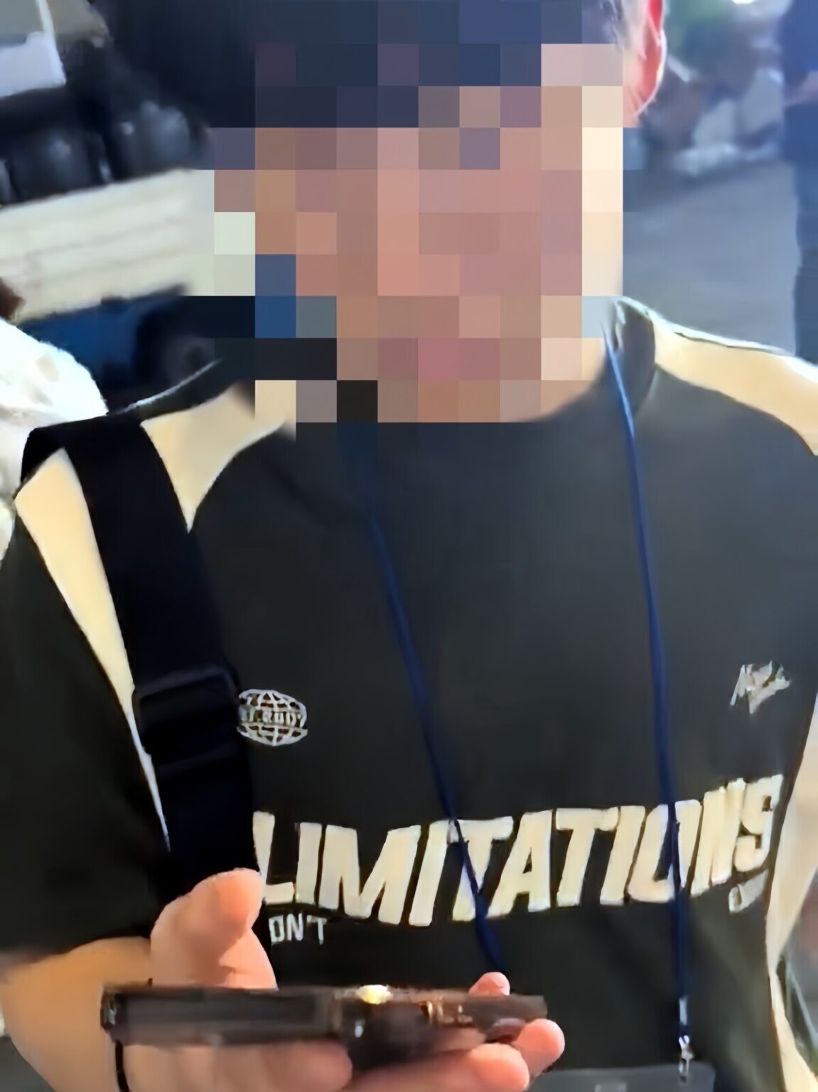 韓国の男子高校生が上海モーターショーで中国女性を盗撮、バレると泣き崩れ許しを求める