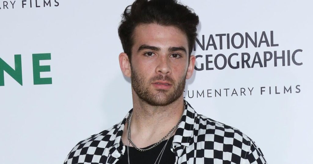 フランスから国に再入国しながら、CBPに拘留されたHasan Piker