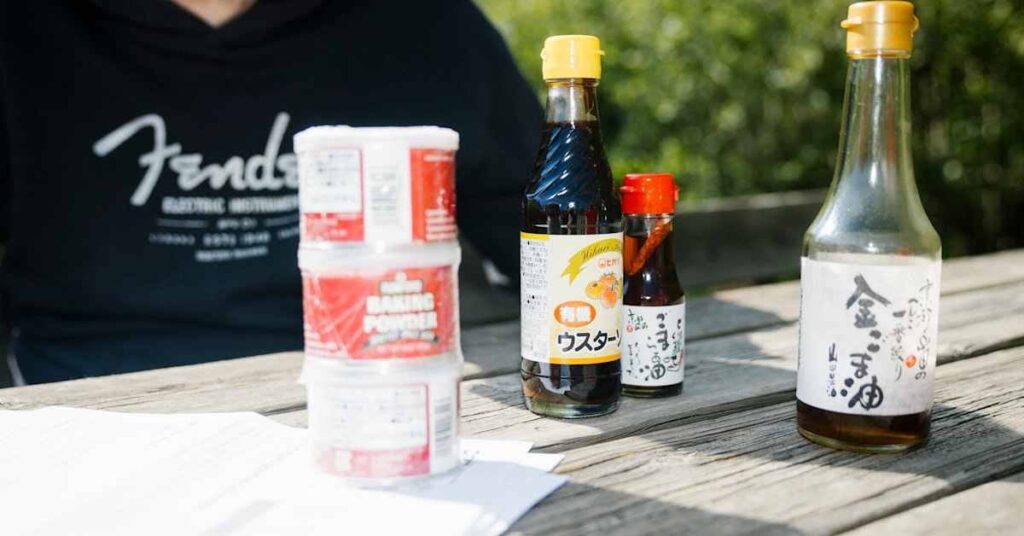 Postiのロジスティクスセンターで何千ものパッケージが詰まっています