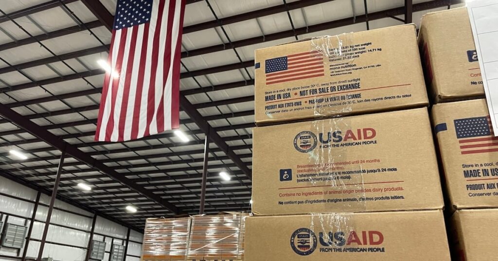 トランプのUSAIDカットの後、数百万の腐った屋形のための食品。 60,000トン以上の米国の食べ物は倉庫で無駄になりますが、数百万人の飢えや子供が死にます。