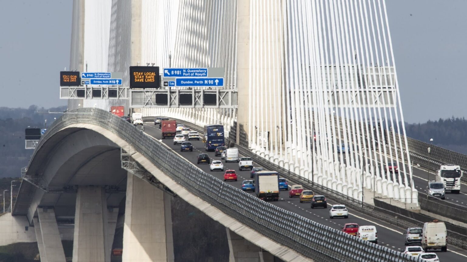 英国は10年でわずか65マイルの高速道路を追加します