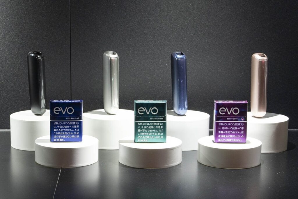JT、1回の喫煙時間を選べる「Ploom AURA」と新たばこスティック「EVO」