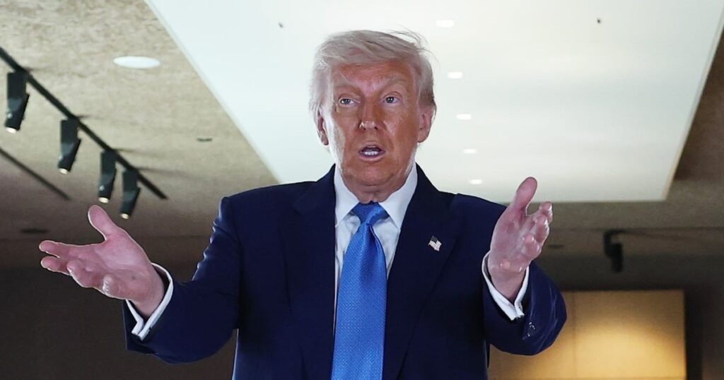 パニックに陥ったトランプは、関税について真実を語ってくれたことでウォルマートを打ち負かします - 「私は見ています、そしてあなたの顧客もそうです!!!」大統領は書いた。