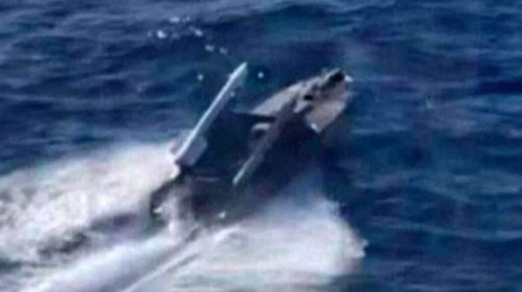 ウクライナの非白犯のボートは、歴史上初めてロシアの戦闘機を破壊します