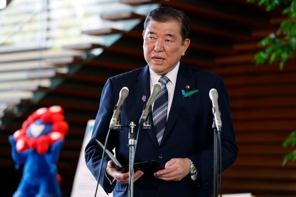 日本首相は、ギリシャの財政状態よりも悪い財政状態を警告しています
