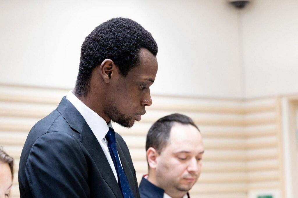 飲み物を捜索してレイプした男は何年も刑務所に送られました