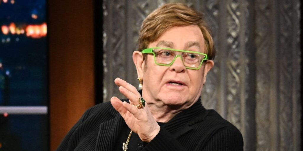 エルトン・ジョンは、ビッグテックを無料でアーティストの仕事に訓練する計画に激怒しています