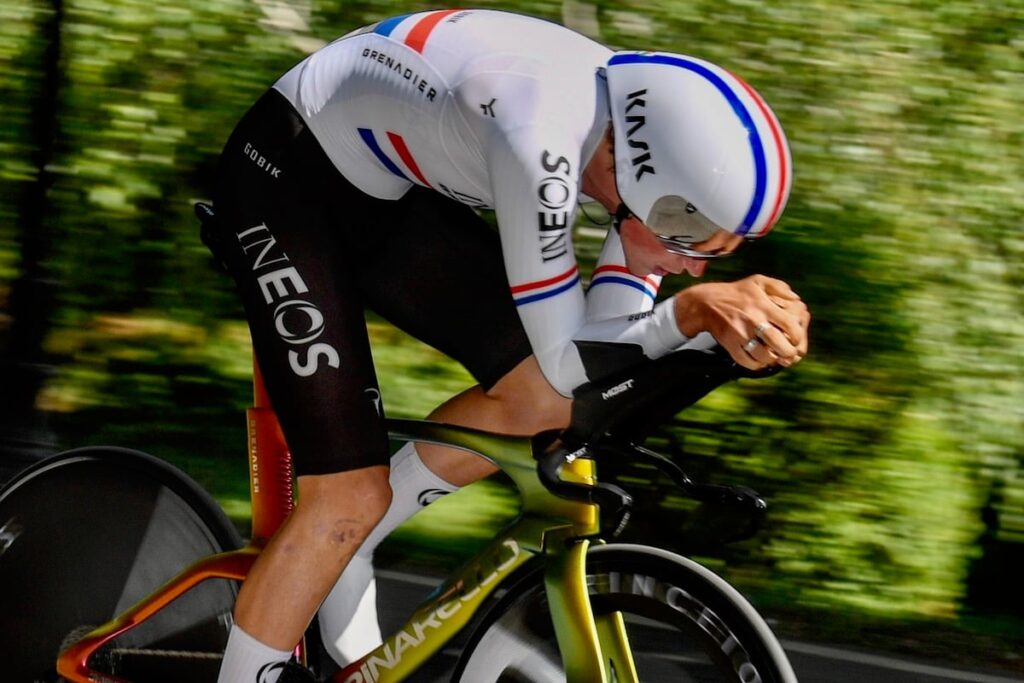 0.24秒の僅差！　21歳ターリングが個人TT制し、ログリッチが総合首位浮上 - ジロ・デ・イタリア2025第2ステージ | cyclowired